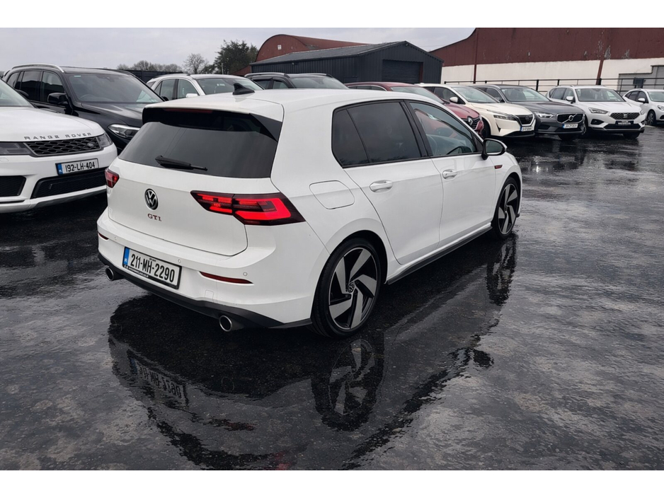 2021 Volkswagen Golf - image 11