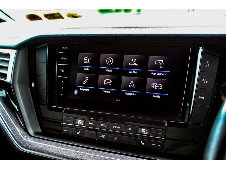 2021 Volkswagen Touareg - image 17