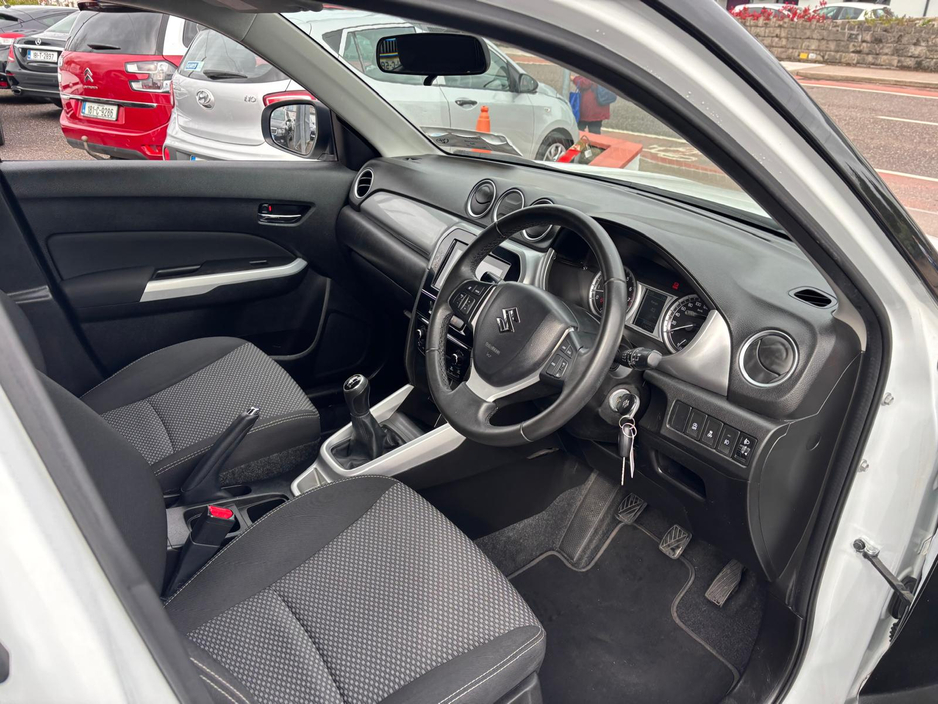 2017 Suzuki Vitara - image 8