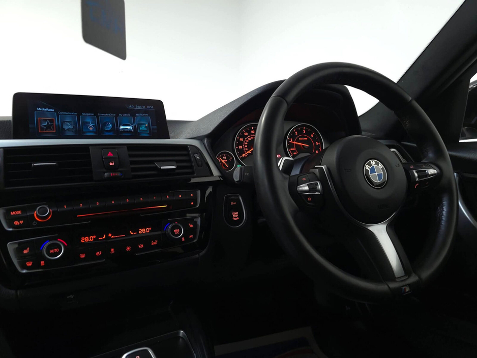 2017 BMW 3 Series - image 19