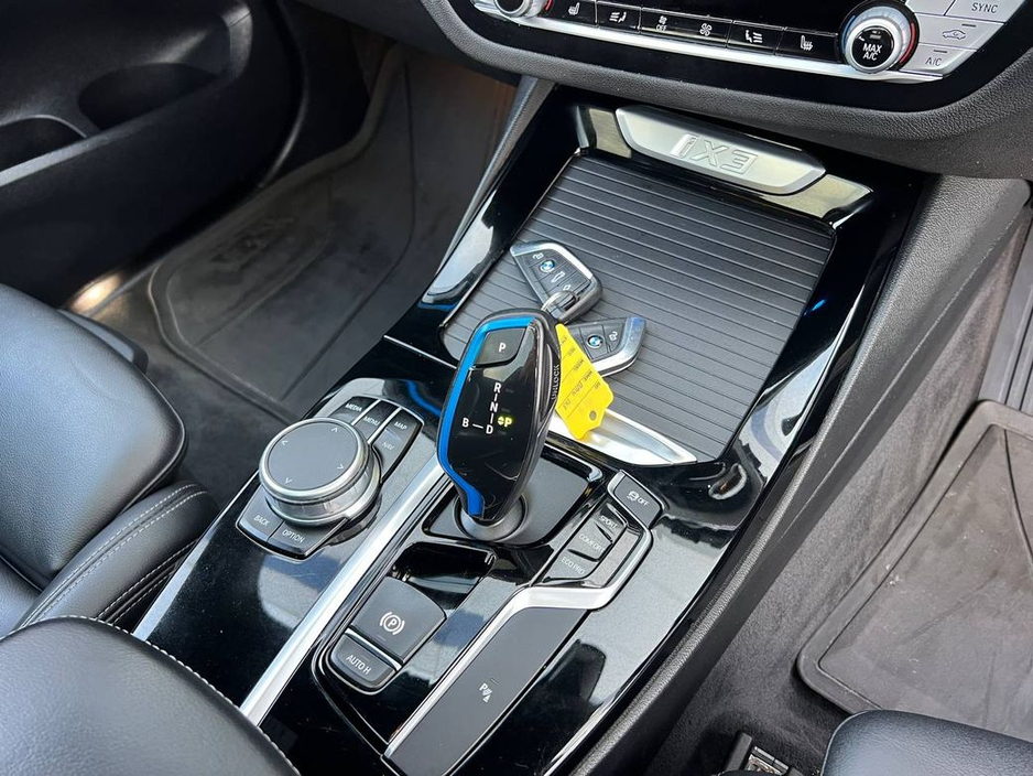 2022 BMW iX3 IX3 // OPENING PAN ROOF // LEATHER HEATED SEATS // DIGITAL CLUSTER // APPLE CARPLAY/ANDROID AUTO €25,900