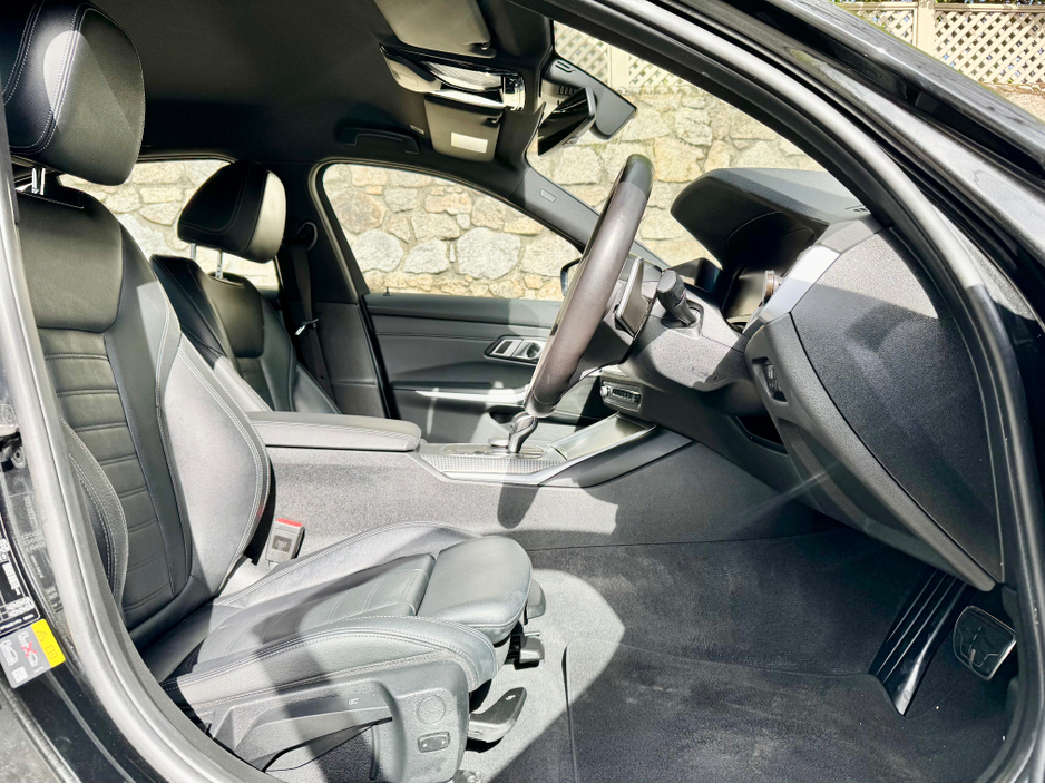 2020 BMW 3 Series - image 19