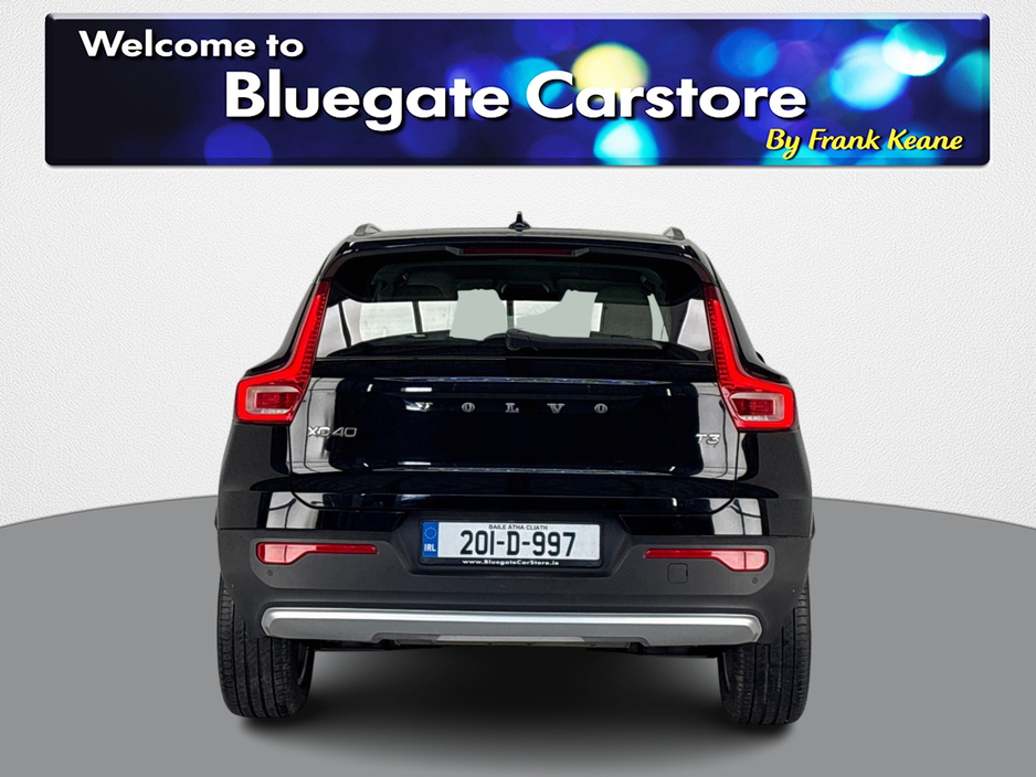 2020 Volvo XC40 - image 3