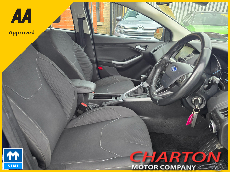 2016 Ford Focus - image 2