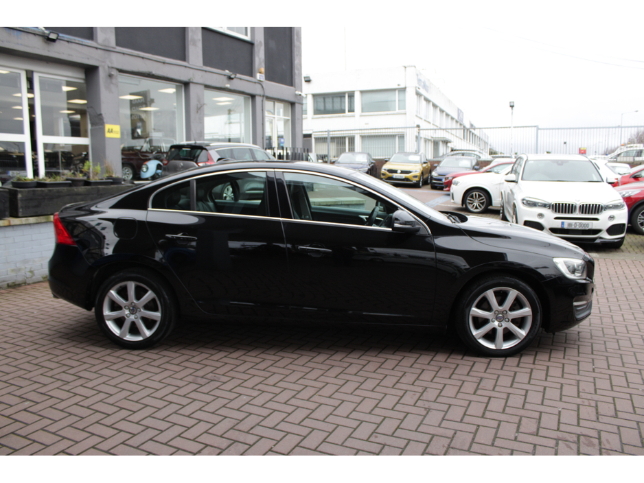 2017 Volvo S60 - image 3