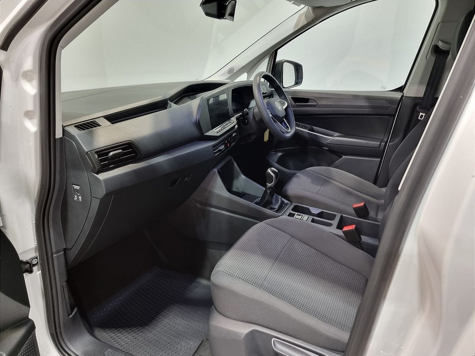 2025 Volkswagen Caddy - image 18