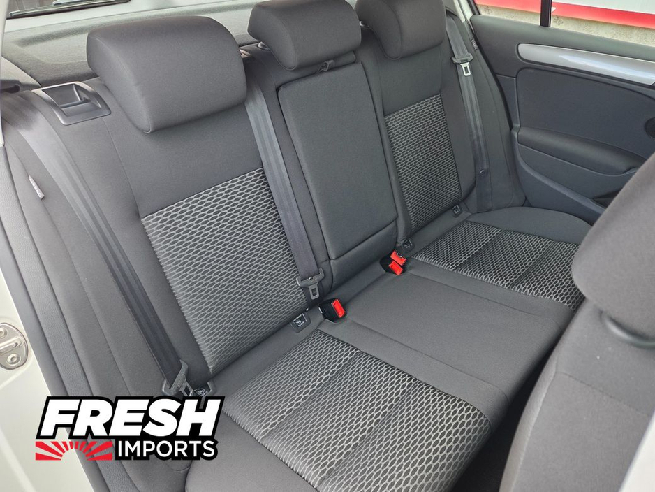 2013 Volkswagen Golf - image 14