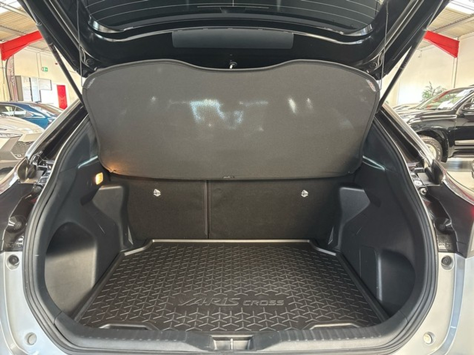 2023 Toyota Yaris Cross LUNA SPORT HYBRID AUTO €28,950