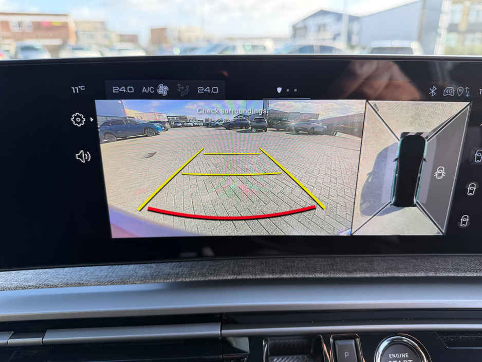 2025 Peugeot 5008 - image 13