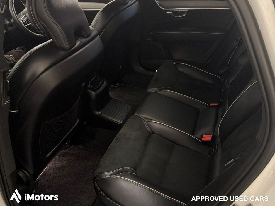 2022 Volvo S90 - image 13