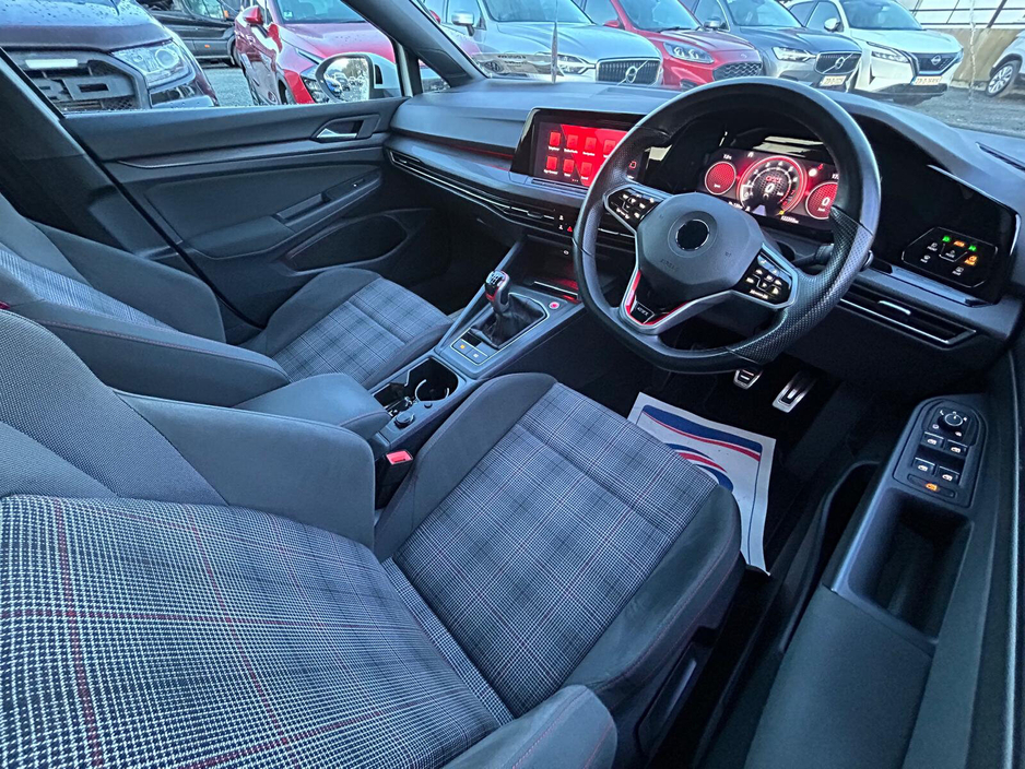 2021 Volkswagen Golf - image 19