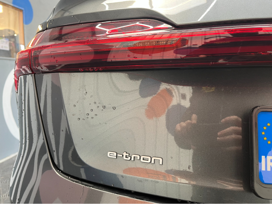 2021 Audi e-tron - image 7