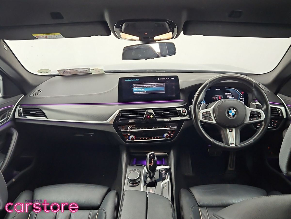 2021 BMW 5 Series - image 11