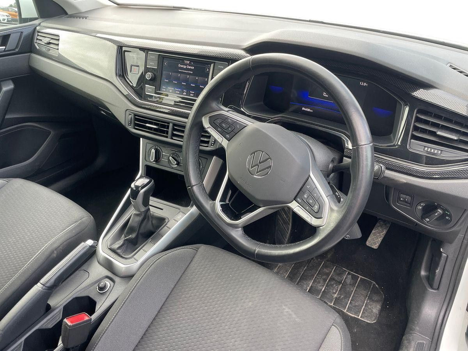 2023 Volkswagen Polo - image 5