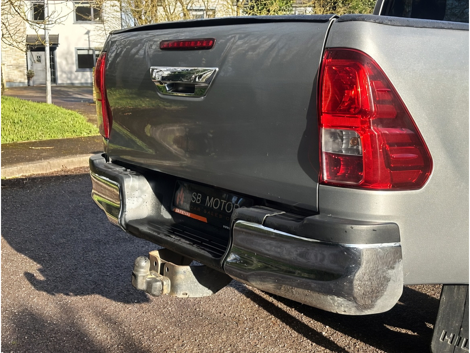 2018 Toyota Hilux - image 10
