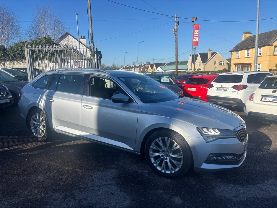 2022 Skoda Superb - image 9