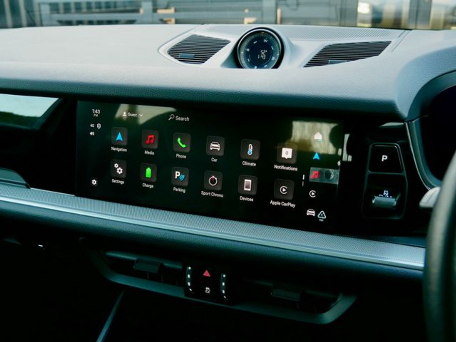 2024 Porsche Cayenne - image 19