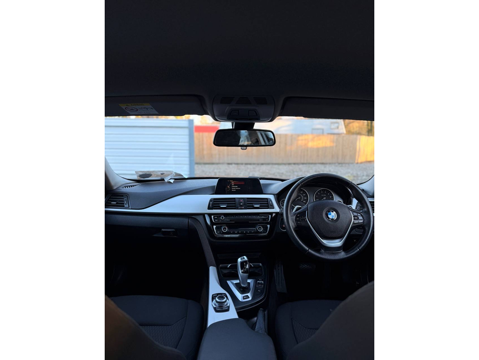 2017 BMW 3 Series - image 43