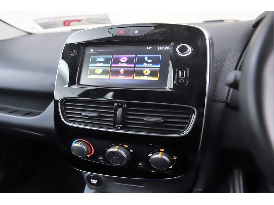 2019 Renault Clio - image 20