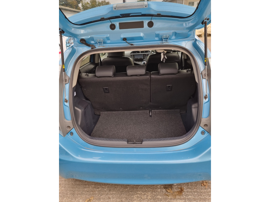 2014 Toyota Aqua - image 8