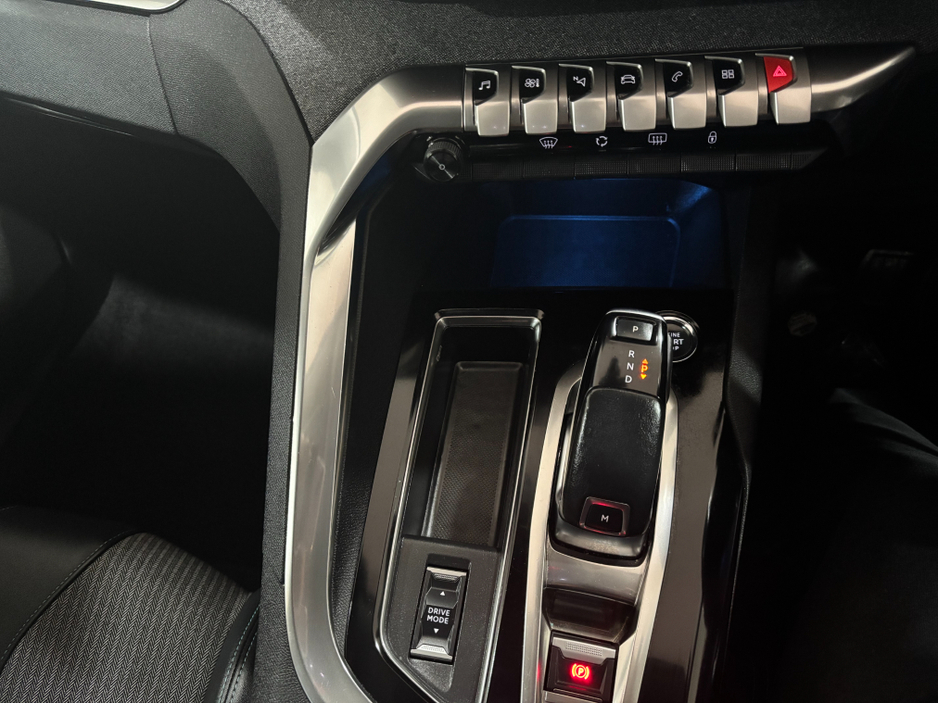 2022 Peugeot 5008 - image 17