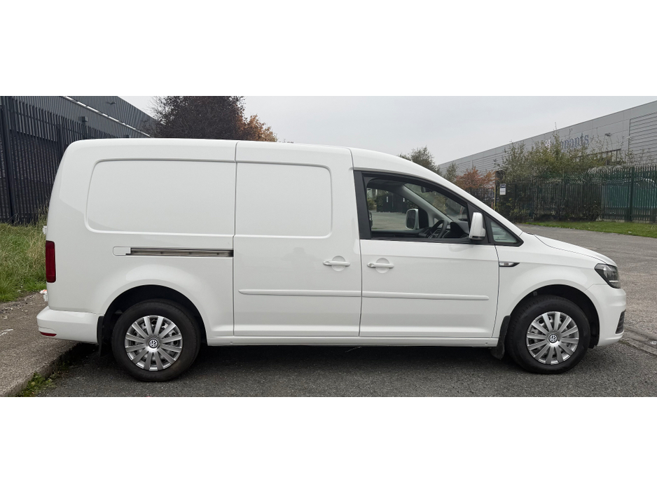 2019 Volkswagen Caddy - image 3