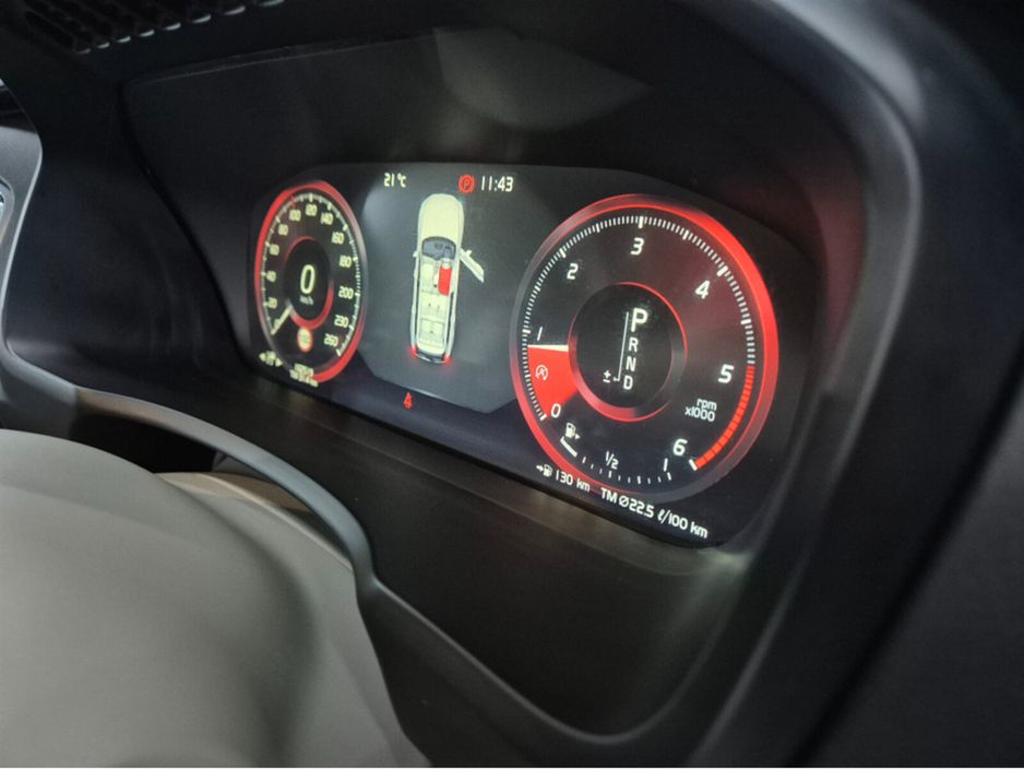 2019 Volvo XC90 - image 8