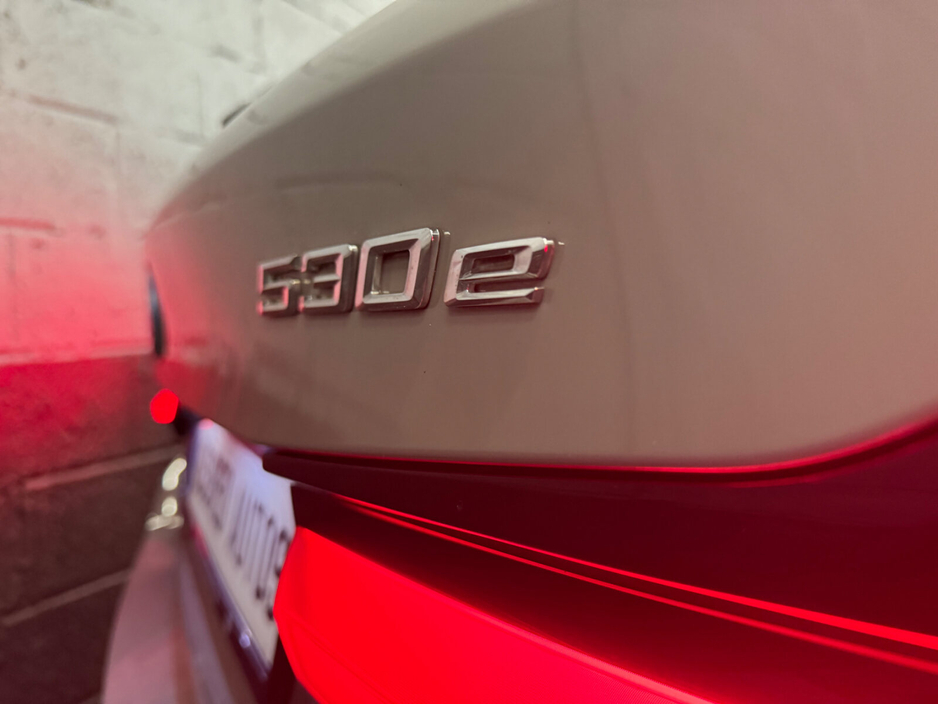 2022 BMW 5 Series - image 30