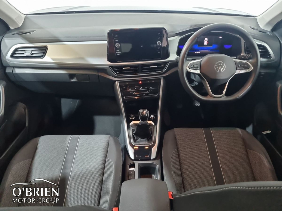 2024 Volkswagen T-Roc - image 2