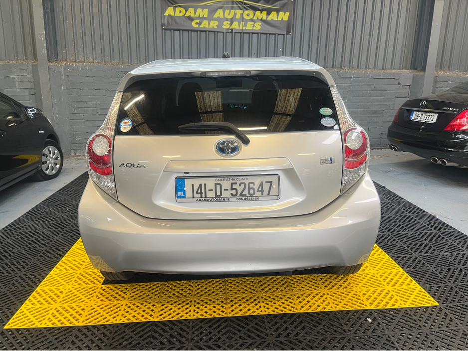 2014 Toyota Aqua - image 10