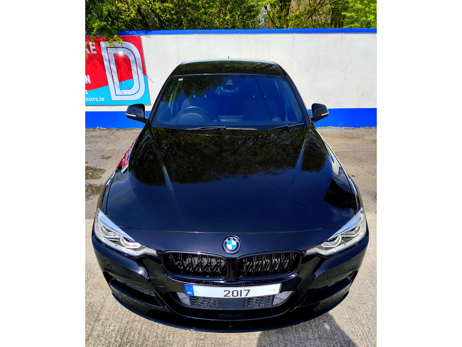 2017 BMW 3 Series - image 3