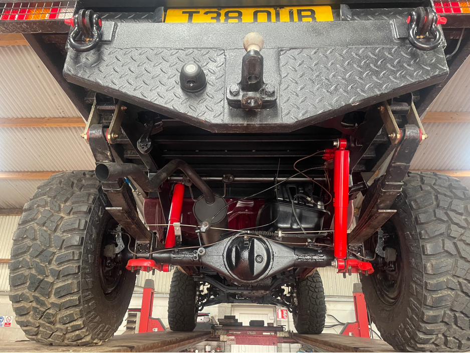 1999 Toyota Hilux - image 10