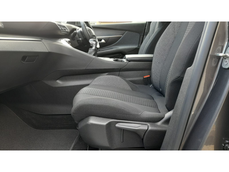 2023 Peugeot 3008 - image 11