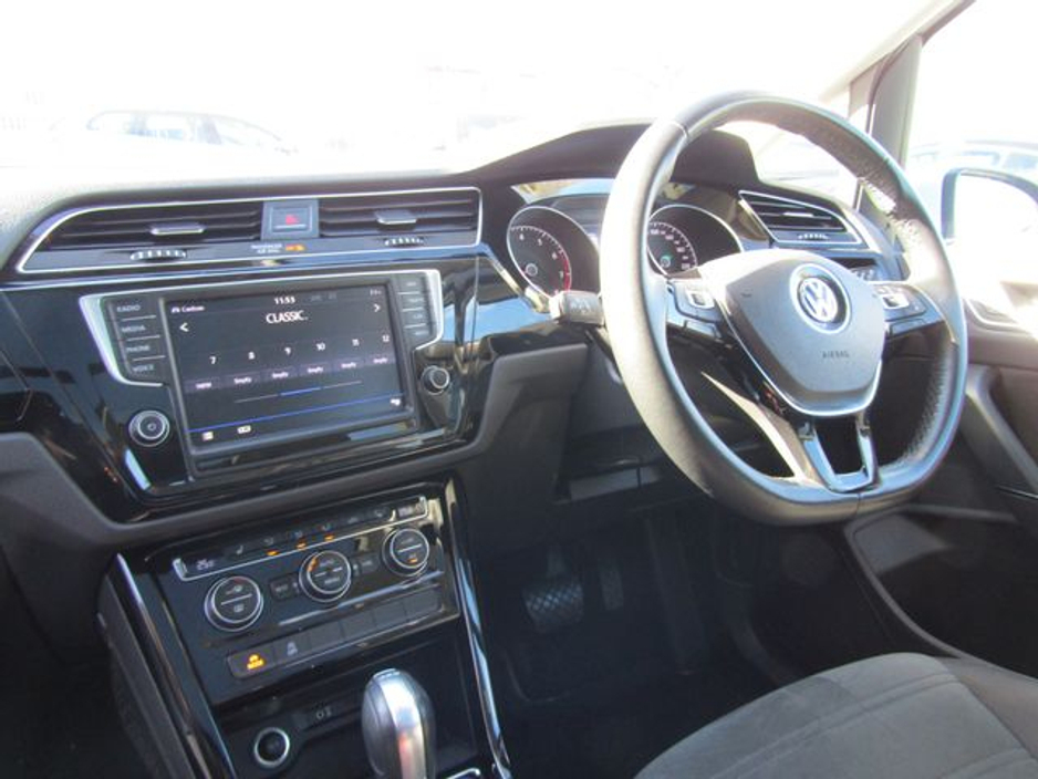 2017 Volkswagen Touran - image 10