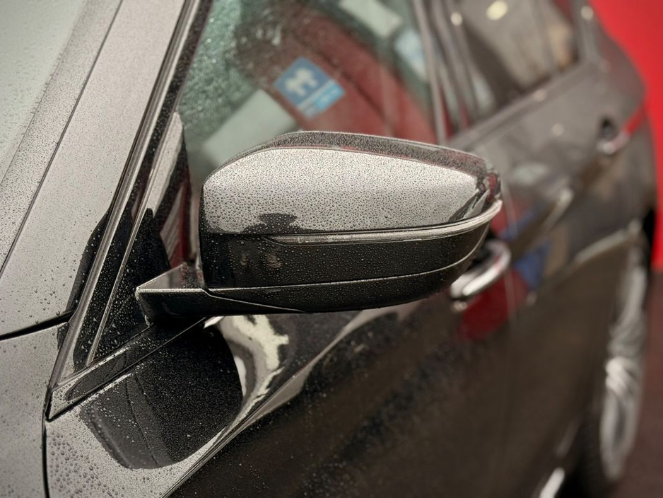 2017 BMW 5 Series - image 28