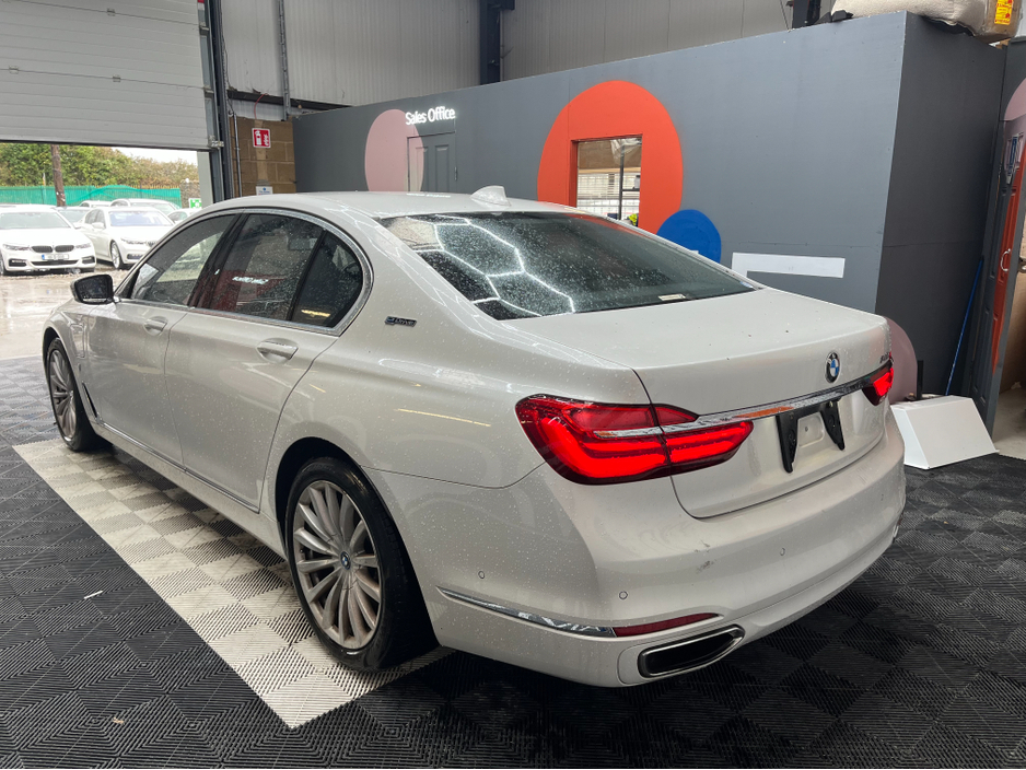 2017 BMW 7 Series - image 4
