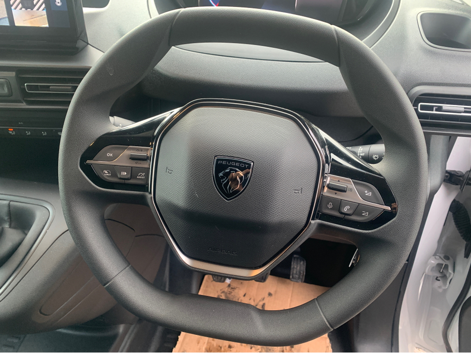 2024 Peugeot Partner PRO PLUS 1.5 HDI 100 1 €24,000