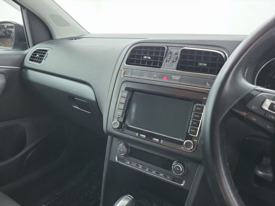 2017 Volkswagen Polo - image 12