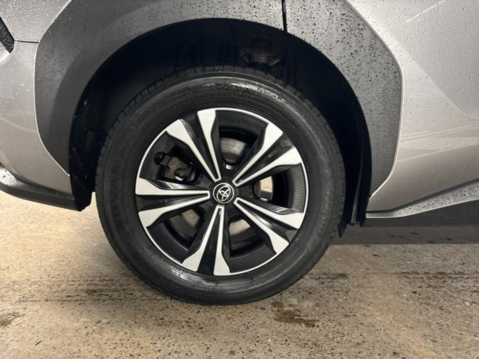 2022 Toyota bZ4X SPORT 11KW EV AUTOMATIC // HEATED SEATS & STEERING WHEEL // REAR CAMERA & PARK ASSIST // APPLE CARPLAY/ANDROID AUTO // POWER TAILGATE // FULL WARRANTY €26,945