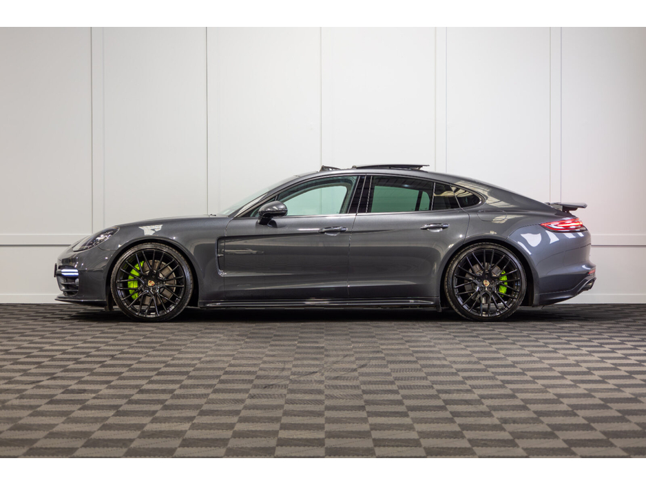 2018 Porsche Panamera - image 3