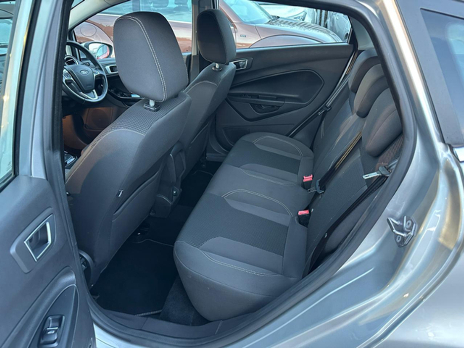 2016 Ford Fiesta - image 14