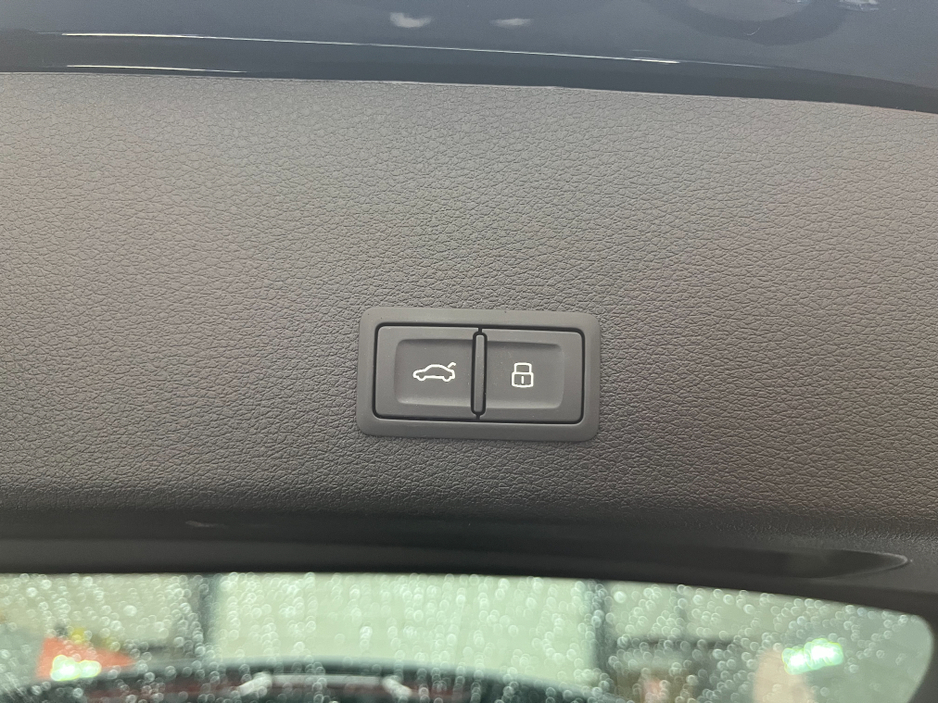 2021 Audi e-tron - image 7