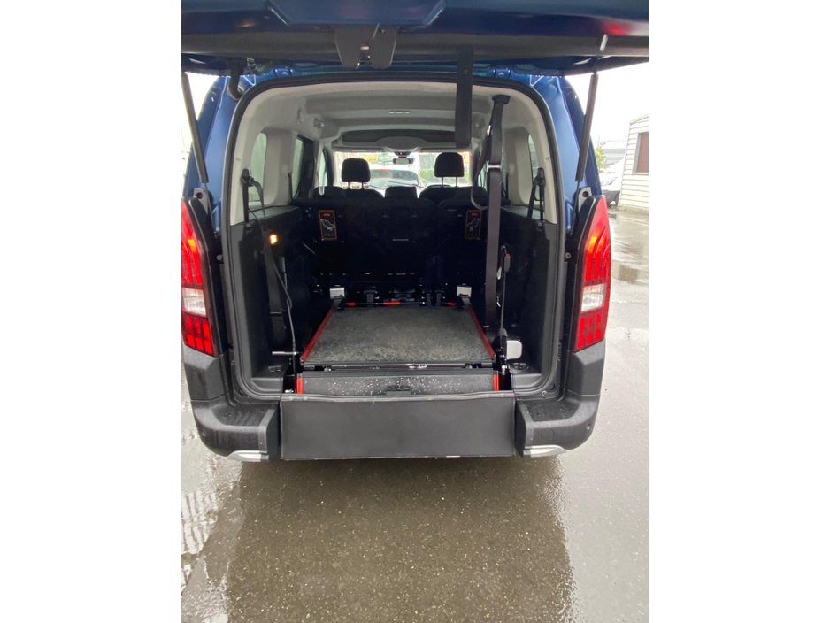 2024 Peugeot Rifter L2 GT Horizon Wheelchair Accessible Taxi €54,950