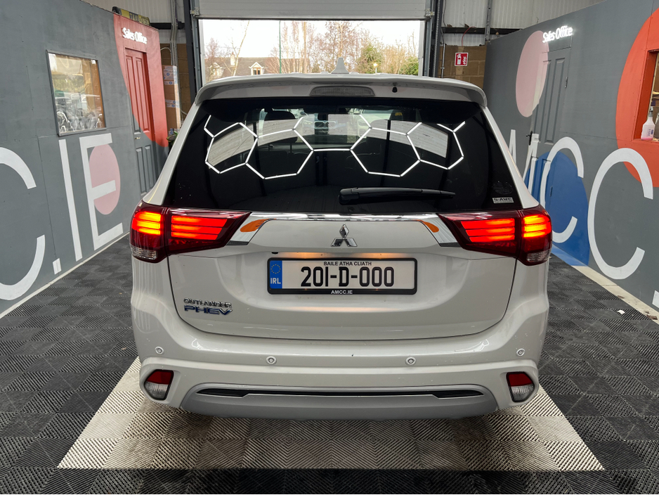 2020 Mitsubishi Outlander €24950! 2020 MITSUBISHI OUTLANDER PHEV G 2.4 AUTOMATIC / CRUISE CONTROL / 360° PARKING CAMERA / PADDLE SHIFTERS / ELECTRIC HEATED SEATS / HEATED STEERING WHEEL €24,950