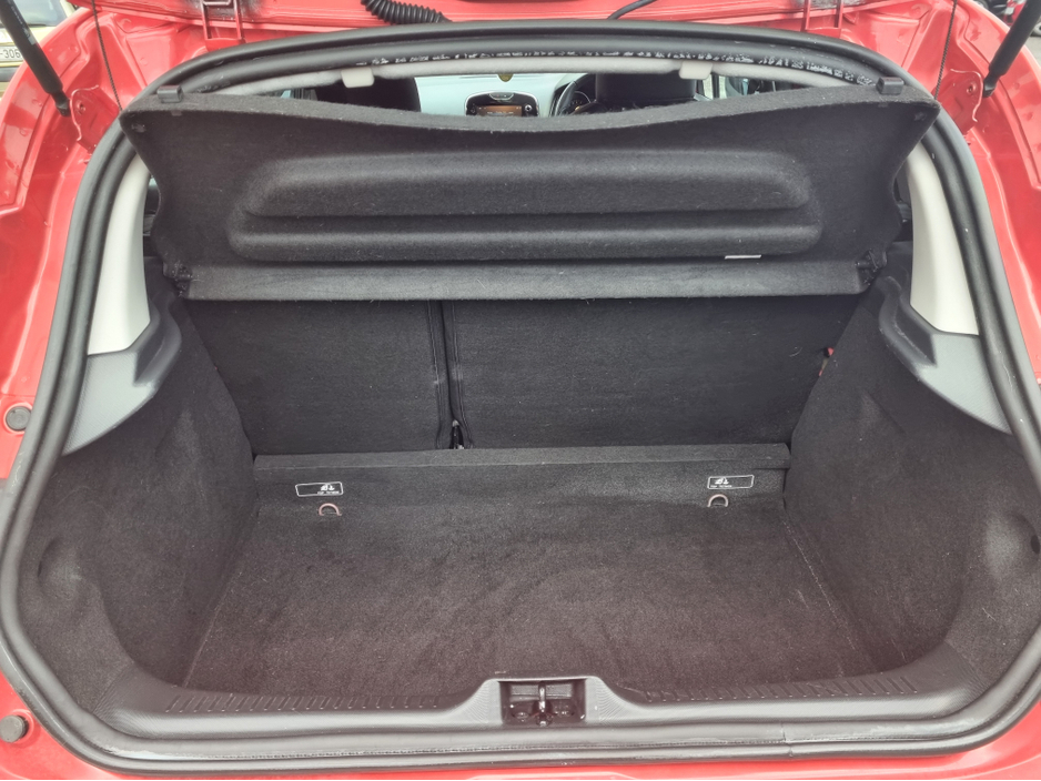 2014 Renault Clio - image 14