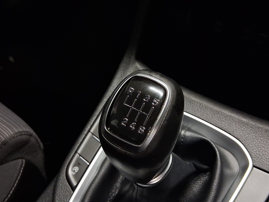 2017 Hyundai i30 - image 13