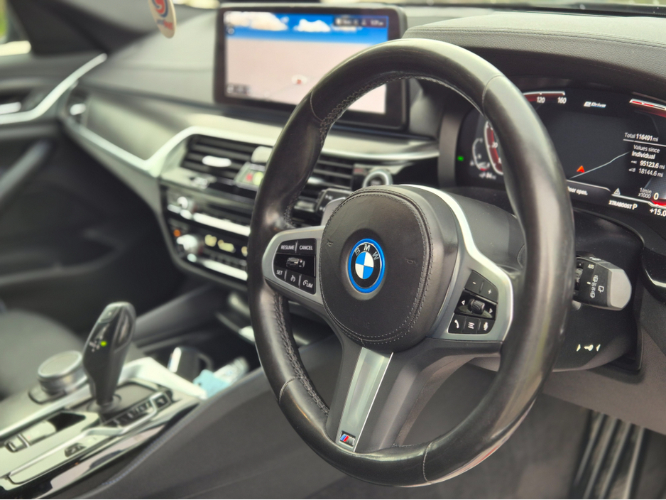 2021 BMW 5 Series - image 15