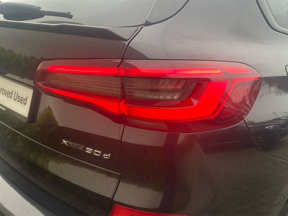 2019 BMW X5 - image 18