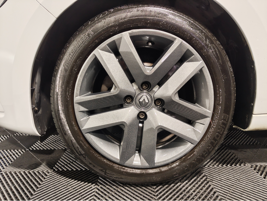 2022 Renault Clio - image 23