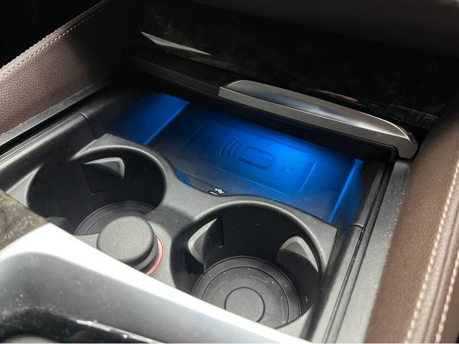 2020 BMW 5 Series - image 25